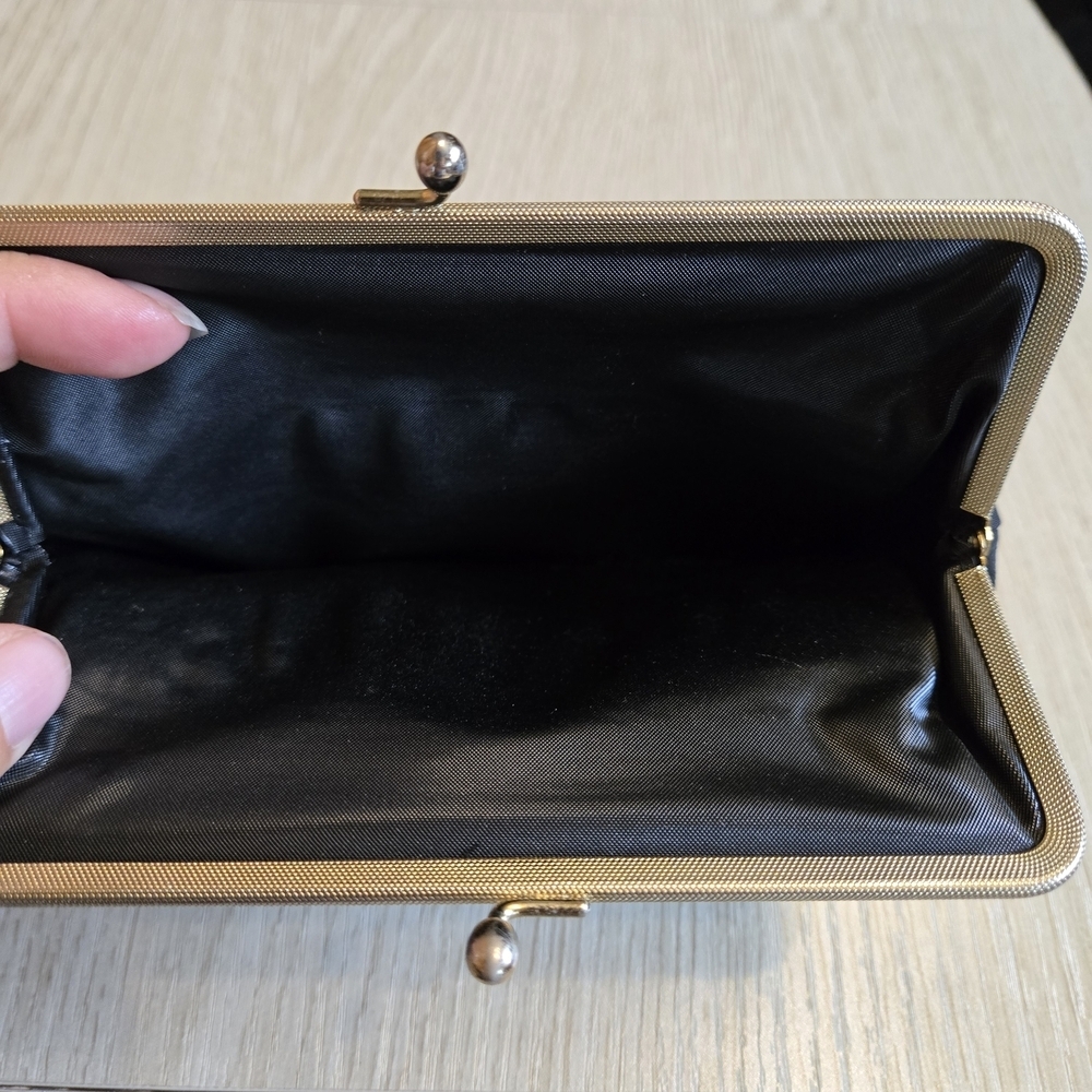 Vintage Black Floral Embroidered Clutch - Picture 5 of 5
